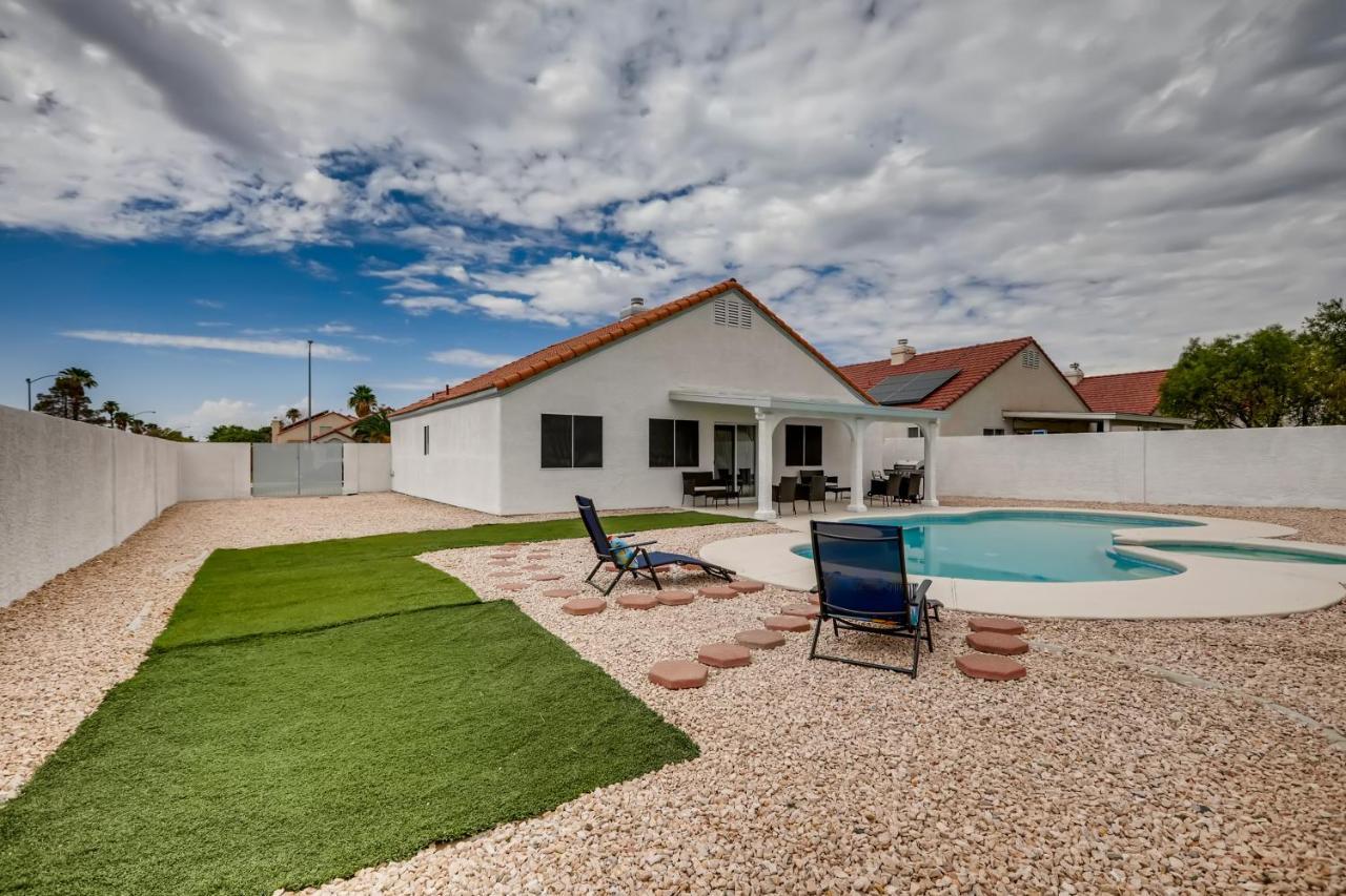 Luxurious House With A Pool, Spa, And Patio, Sleeps 6 Comfortably لاس فيغاس المظهر الخارجي الصورة